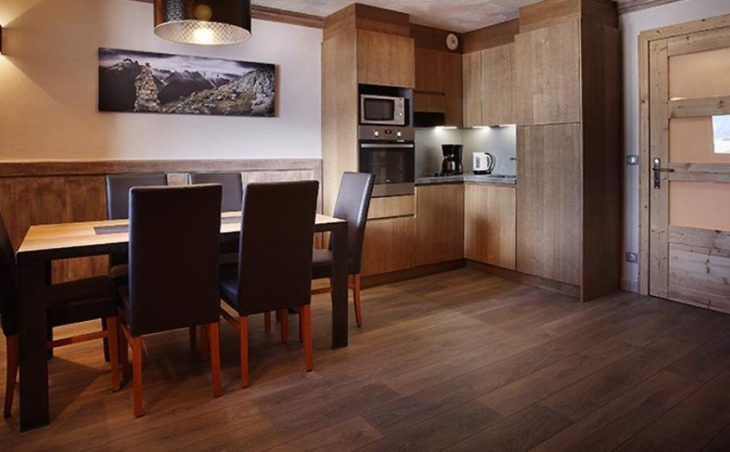 Chalet Des Neiges Hermine, Val Thorens, Kitchen and Dining Area